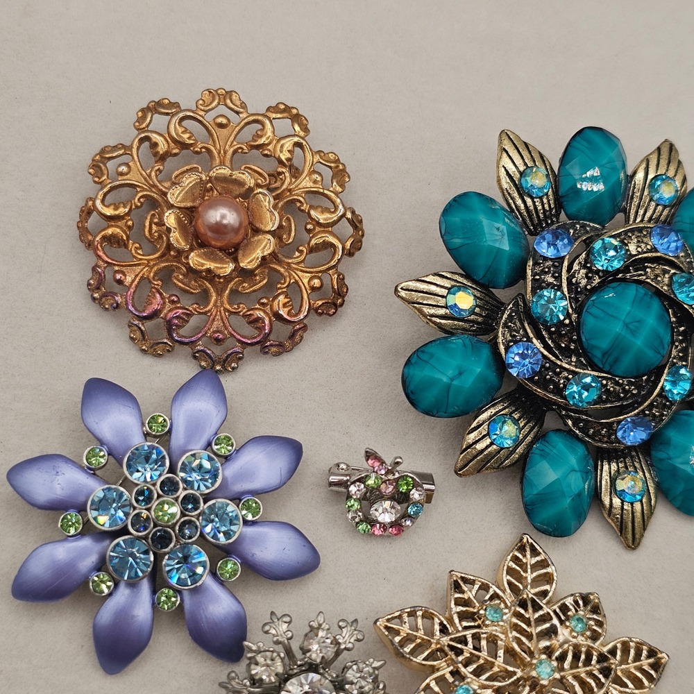 Floral Rhinestone Brooch Lot 13pc Colorful Vintage to Modern Pins - Picture 6 of 16